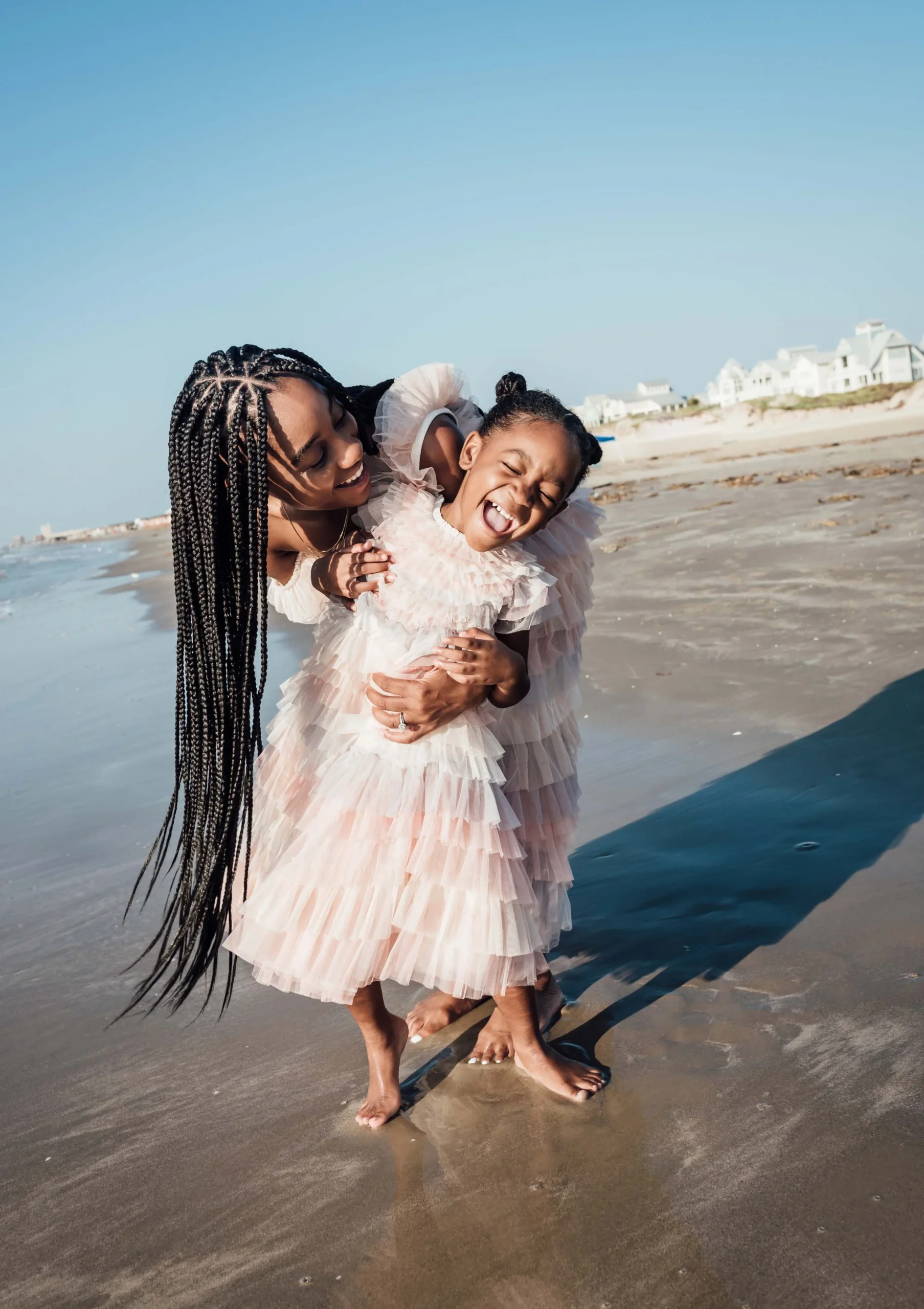 lili+and+bo+smiling+and+playing+at+the+beach
